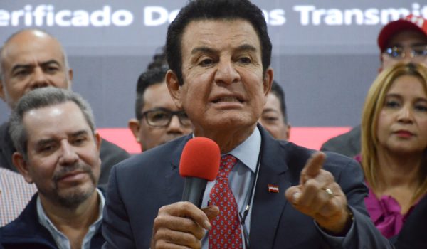 Nasralla denuncia «cambio de datos» en el conteo de votos en Honduras