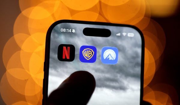 Warner Bros. rechaza la oferta de adquisición de Paramount y opta por quedarse con Netflix