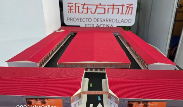Régimen inauguró el inicio de la construcción del nuevo Mercado Oriental, pero en la zona no se observan trabajos