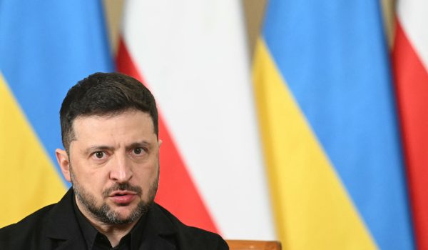 El presidente de Ucrania, Volodymyr Zelensky, en un encuentro con el primer ministro polaco en la oficina del primer ministro en Varsovia, Polonia.