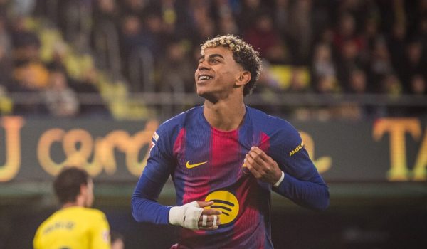 El Barcelona se impone al Villarreal con goles de Raphinha y Lamine