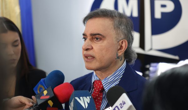 Altos funcionarios chavistas repudian la «aberrante amenaza» de Trump de imponer bloqueo a petroleros sancionados de Venezuela