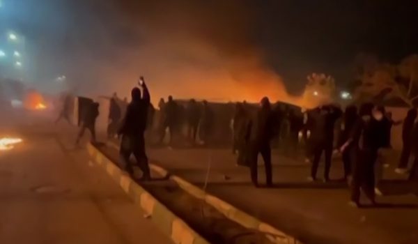 «Matanzas a gran escala»: ONG denuncia al menos 734 muertos y 10 mil detenidos por la represión a las protestas en Irán