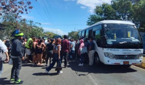 Dos menores mueren atropellados por conductores de buses