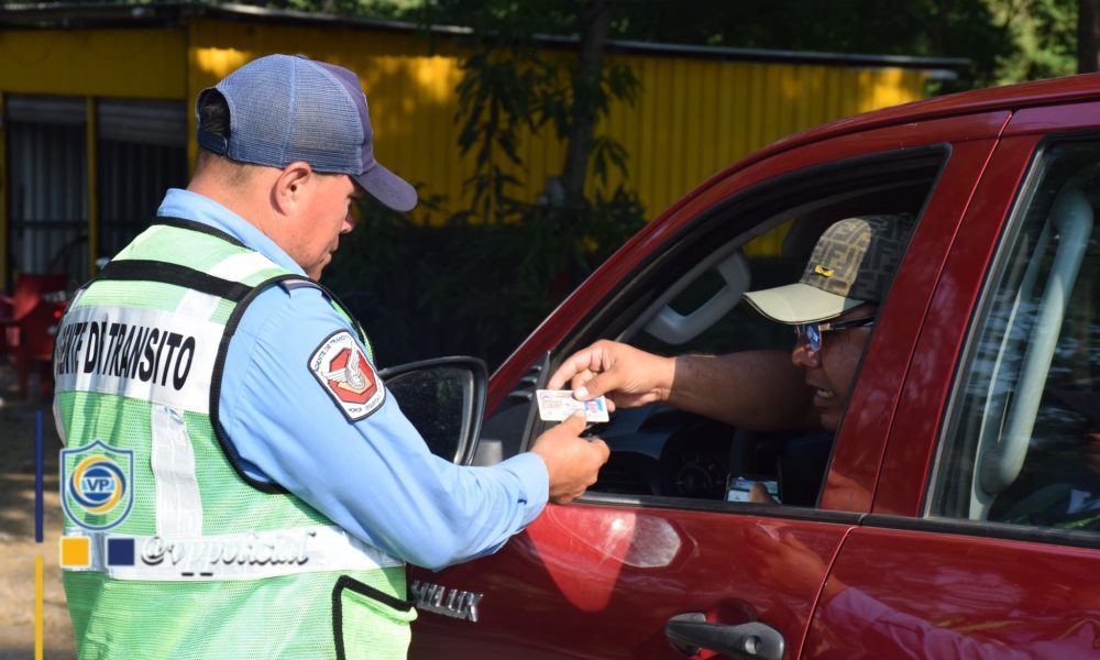 La Policía detuvo a 455 conductores ebrios, a quienes les suspendieron sus licencias por un período de seis meses,