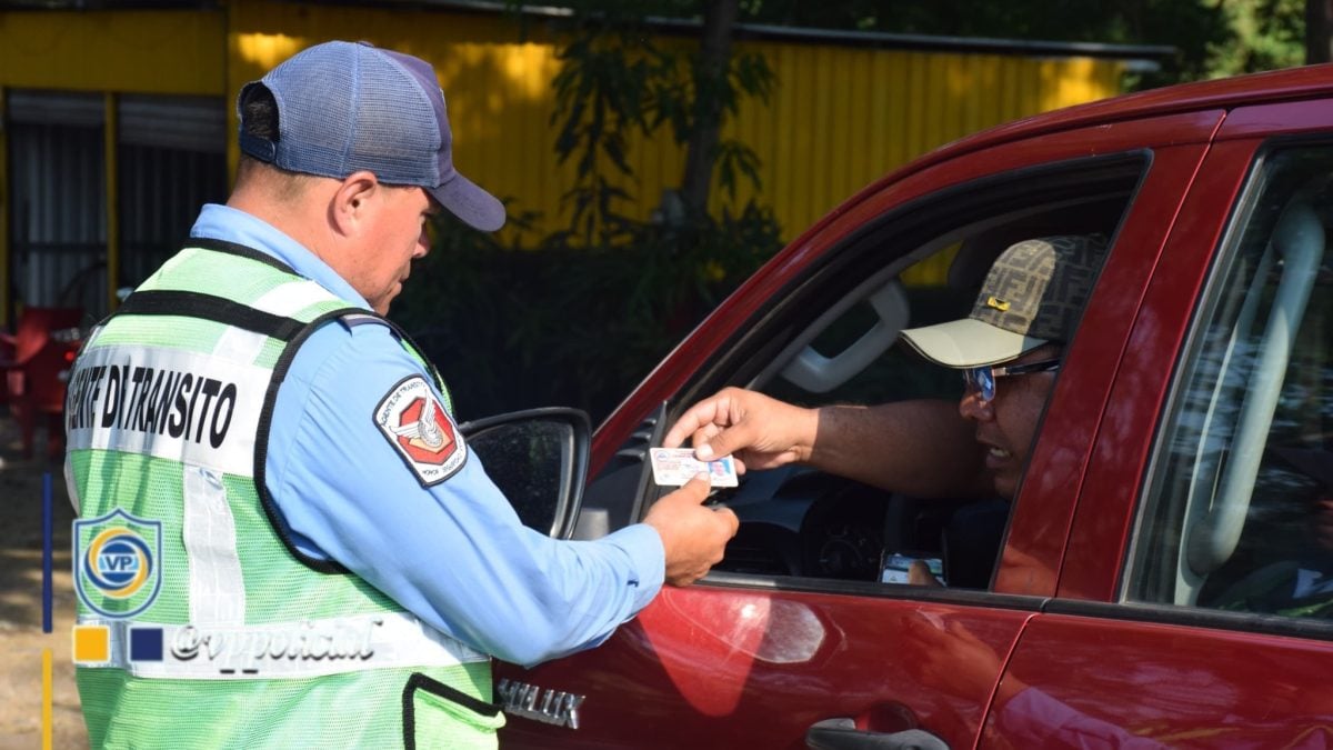 La Policía detuvo a 455 conductores ebrios, a quienes les suspendieron sus licencias por un período de seis meses,