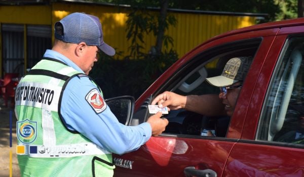 La Policía detuvo a 455 conductores ebrios, a quienes les suspendieron sus licencias por un período de seis meses,