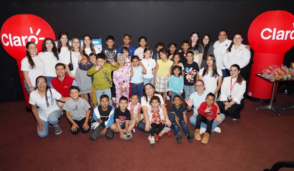 Claro Nicaragua celebró diciembre con la magia de la Navidad