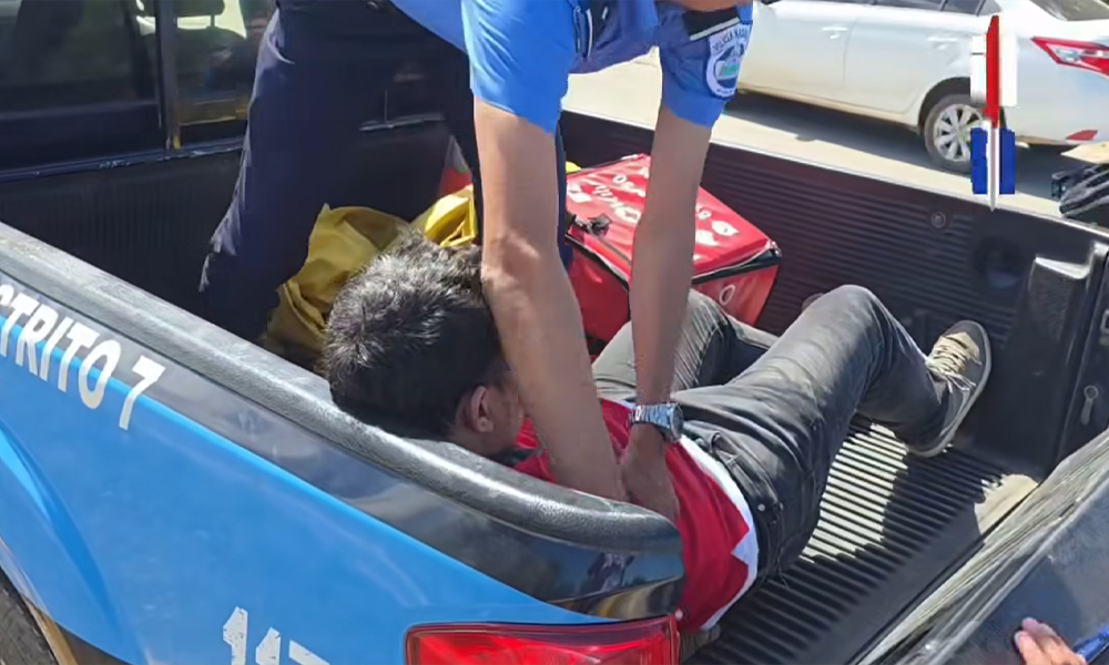 Policía detiene a sujeto que trabajaba como conductor delivery por presuntamente distribuir drogas a domicilio