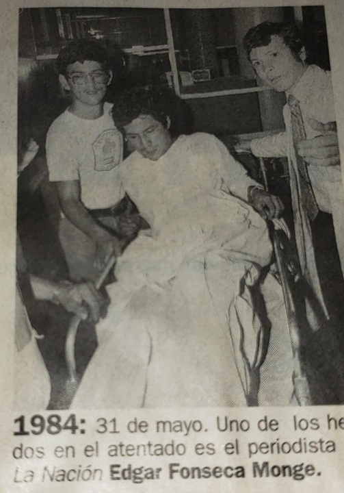 Edgar Fonseca en un hospital en la madrugada del 31 de mayo de 1984, tras ser uno de los sobrevivientes del atentando en La Penca. LA PRENSA/ CORTESÍA