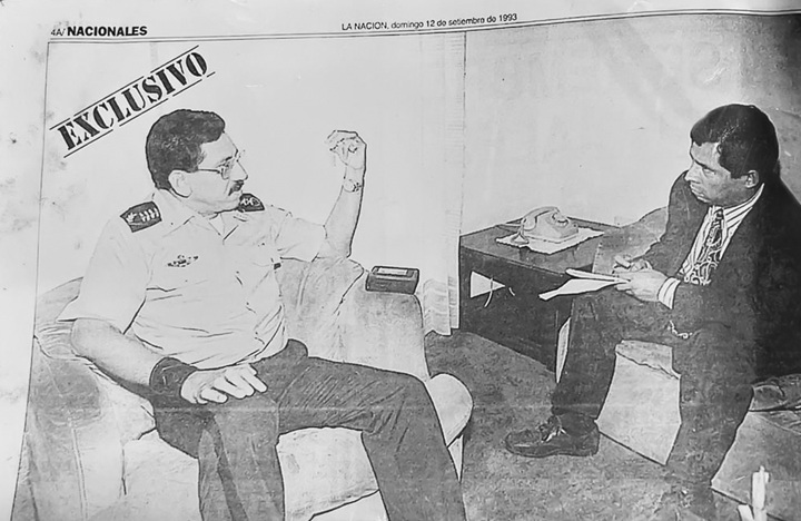 Un recorte de periódico de la entrevista que Fonseca le realizó a Humberto Ortega en 1993. A la izquierda, Ortega y, a la derecha, Fonseca. LA PRENSA/ CORTESÍA