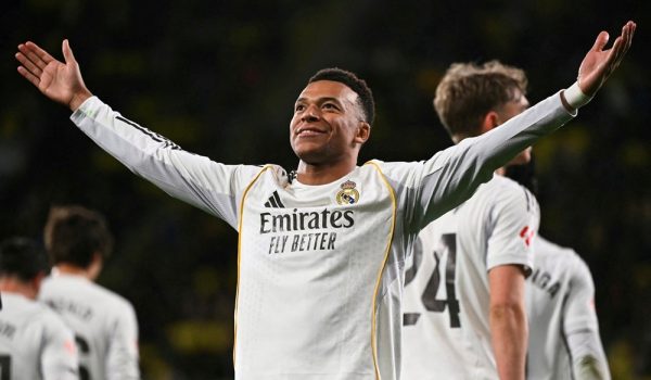 Mbappé no perdona en Villarreal y el Real Madrid tutea al Barcelona