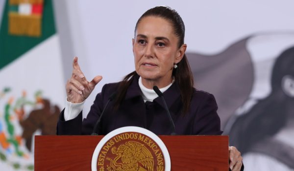 La presidenta de México, Claudia Sheinbaum, habla durante una rueda de prensa en Palacio Nacional de la Ciudad de México (México)