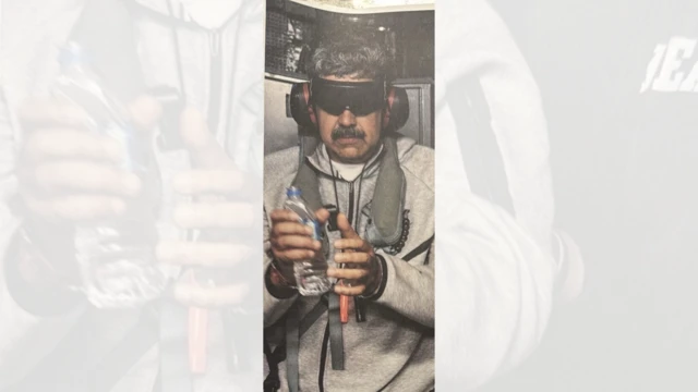 Nicolás Maduro con gafas y auriculares especiales en el buque militar USS Iwo Jima