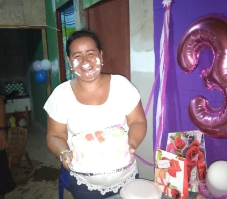 Ileana Jaqueline Ramírez celebrando uno de sus cumpleaños con su familia. Foto: Cortesía.