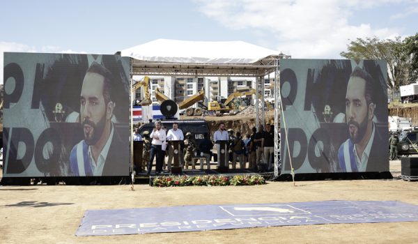 Chaves y Bukele dieron discursos, pero al final no se puso la «primera piedra» de la futura megacárcel Cacco en Costa Rica