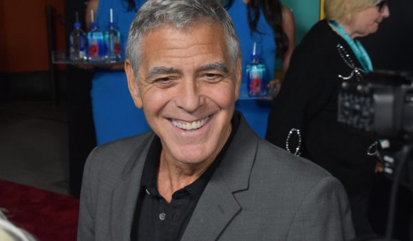 «Volveremos a hacer grande a América en noviembre», replica George Clooney a Trump