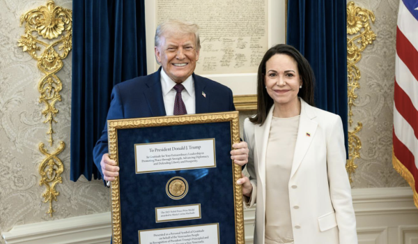 María Corina Machado «presentó» a Trump la medalla de su Premio Nobel de la Paz