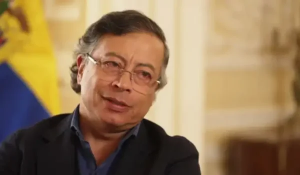 Gustavo Petro habló 55 minutos con Donald Trump en una llamada telefónica sobre el narcotráfico y la situación en Venezuela.