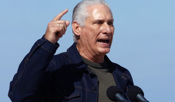 Dirigentes comunistas de Cuba condenan la decisión de EE.UU. de imponer aranceles a proveedores de petróleo de la isla