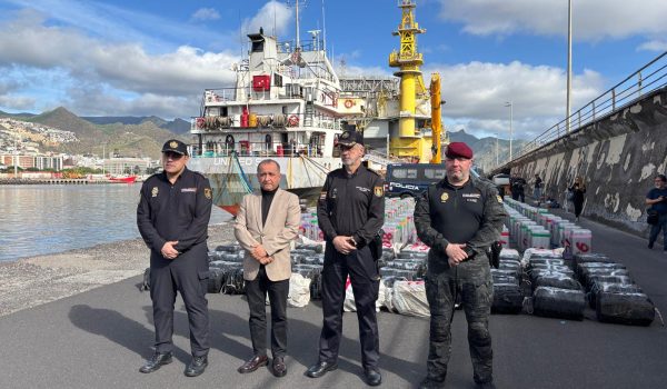 España anuncia el mayor golpe al narco en altamar de su historia: policía incauta 10 toneladas de cocaína