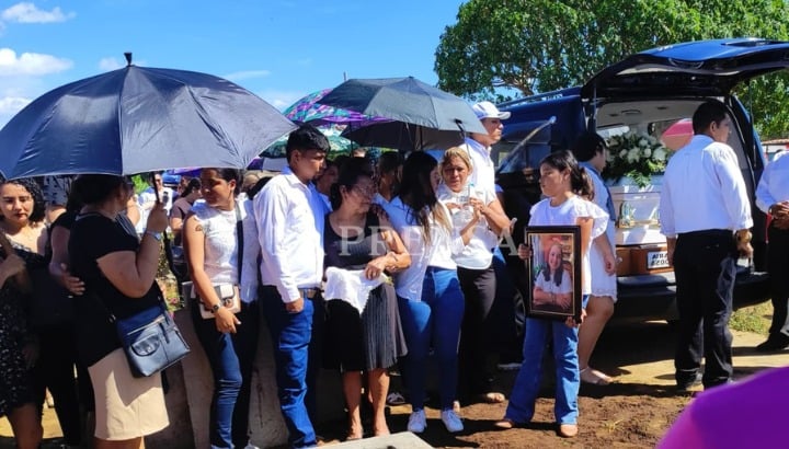 Sepultan el cuerpo de la doctora Helen Massiel Garay Sánchez, de 32 años, en El Viejo, en Chinandega. Foto: LA PRENSA.