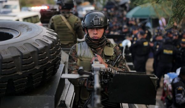 Imponen estado de sitio en Guatemala ante el estallido de motines de pandilleros en tres cárceles y el asesinato de ocho policías