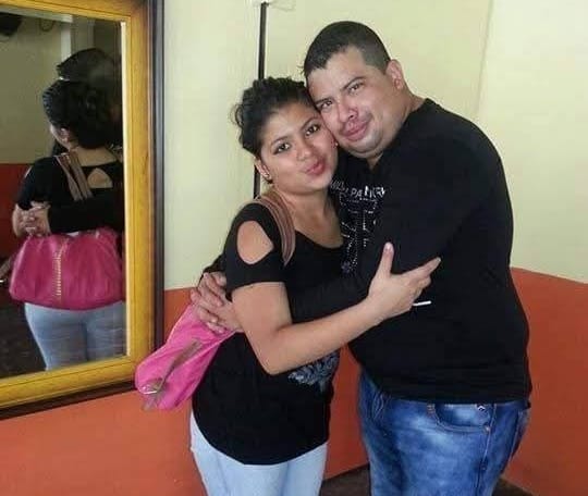 Javiera Johanna Alvarado Flores( a la izquierda), Junto a su padre.