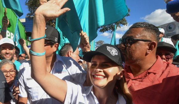 Oficialista Laura Fernández llega como favorita a las elecciones presidenciales de Costa Rica