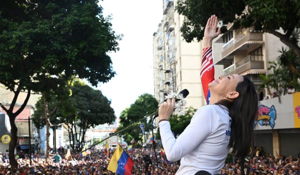 El día después de Maduro: ¿por qué EE. UU. frenó una transición liderada por María Corina Machado?