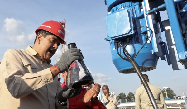 Trump afirma que EE. UU. podría mantener por años el control de Venezuela y de su petróleo