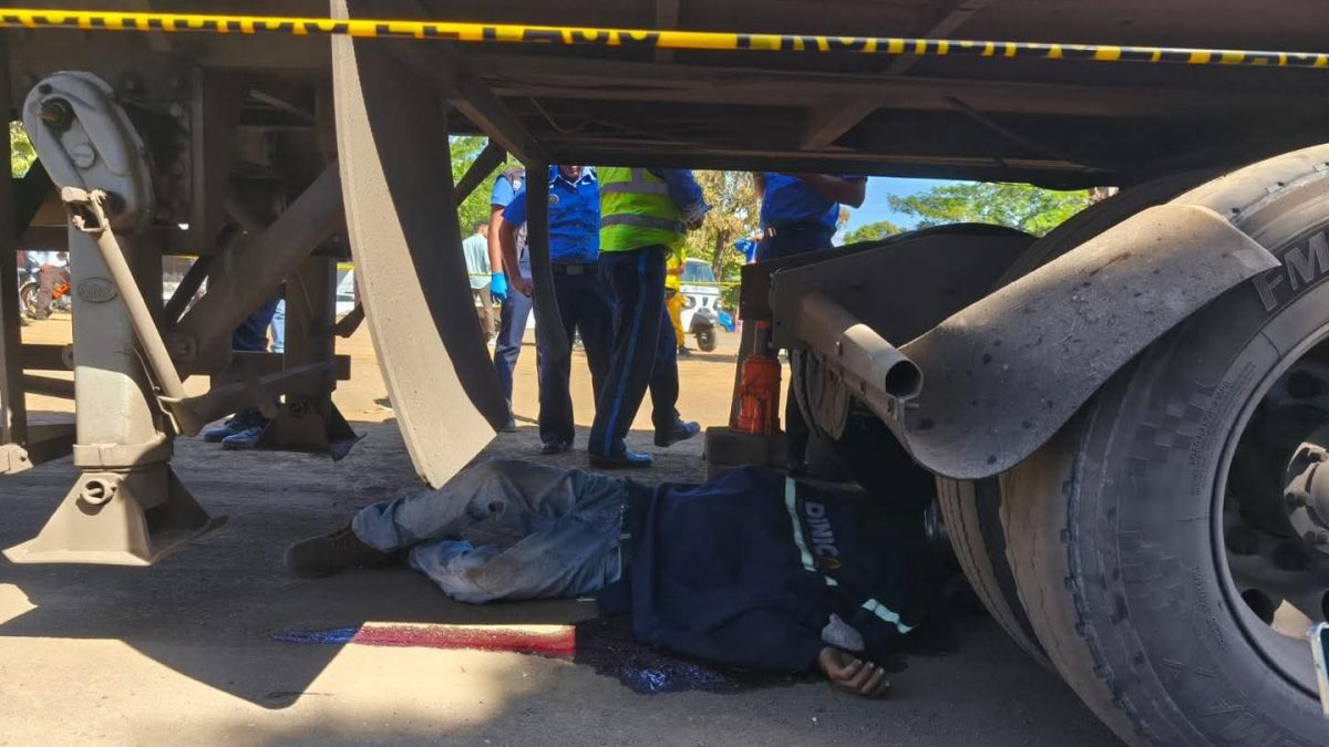 El mecánico Ricardo Oporta, de 50 años, murió tras explotarle el chimbo de aire de un camión cisterna cuando le daba mantenimiento. Foto: TV Estelí Canal/Facebook.