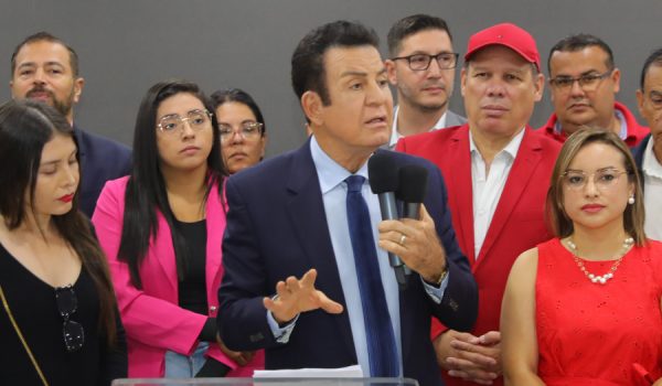 Nasralla acusa a magistradas electorales de obedecer a un capo para no llevar a cabo un recuento de votos en Honduras