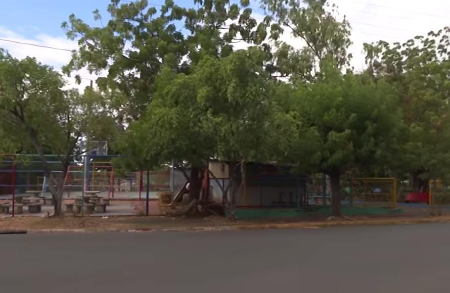 Parque de Linda Vista donde fue atacado salvajemente el capitalino Fred José Ulloa, de 38 años. Foto: captura de video de Canal 10.
