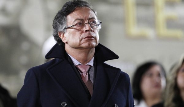 Petro afirma que algunos «lancheros» sobrevivieron a un ataque de EE.UU. en el Pacífico