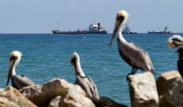 Estados Unidos controlará la venta del petróleo de Venezuela «indefinidamente»