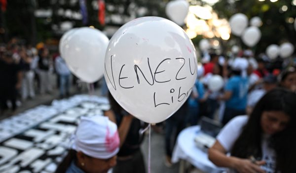 La justicia venezolana ha excarcelado a más de 2,000 detenidos desde entonces, según registros oficiales. LA PRENSA/AFP
