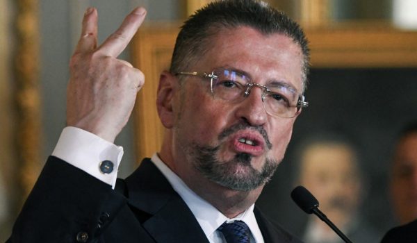 Inteligencia de Costa Rica denuncia supuesto complot para matar al presidente Rodrigo Chaves