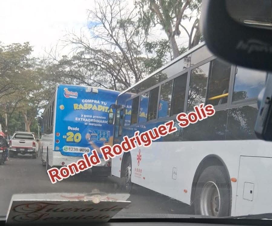 Conductores de rutas de Managua protagonizan accidentes de tránsito. Foto: RRS Noticias/Facebook.