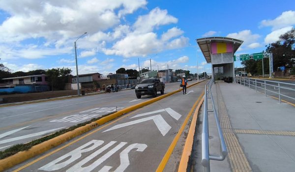 Tramo cuatro de la ampliación de la Pista Héroes de la Insurrección luce casi terminado a pocos días para que se complete el plazo de entrega. Foto: Tomada de Radio La Primerísima.