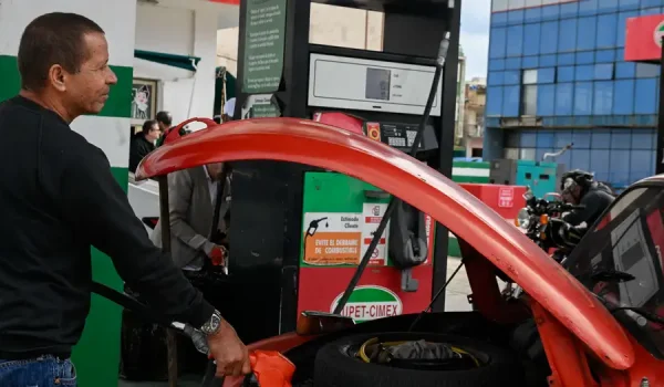 El combustible en Cuba escasea cada vez más, lo que tiene devastadoras repercusiones en todo el país.