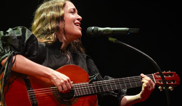 Gloria Estefan, Ca7riel & Paco Amoroso y Lafourcade triunfan en la pregala de los Grammy
