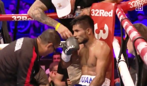 Pugilista chontaleño solo soportó tres rounds y abandonó combate en Liverpool