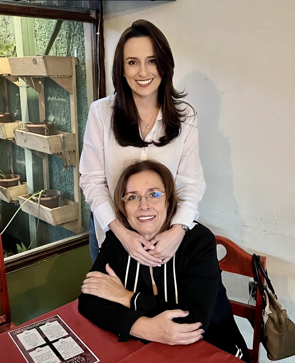 Con su progenitora, Damaris Quintana Porras. LA PRENSA/ REDES SOCIALES