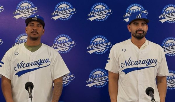 Dos estelares peloteros de la Selección Nacional presentados para el Clásico Mundial