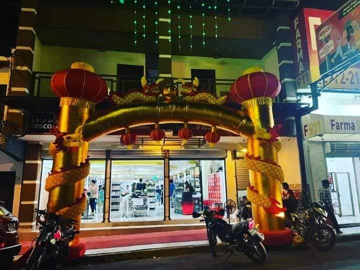 Tienda departamental Tesco, de capital chino.