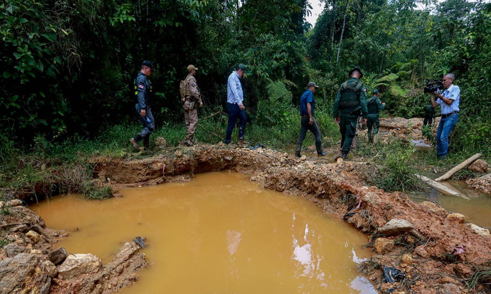 Inspección minería ilegal en Crucitas. Foto: Casa Presidencial de Costa Rica