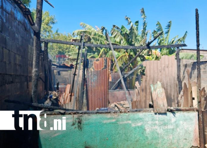Dos viviendas resulta afectadas tras incendio en Ciudad Sandino. Foto: canal 8.