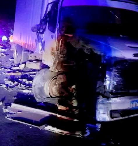 Choque de dos camiones en el puesto fronterizo El Espino deja el saldo fatal de un personal muerta. Foto: La Primerísima/Facebook.