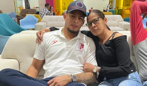 Madre del beisbolista Jonathan Loáisiga media con acusados de agredirla. Pagarán US$2,500 dólares